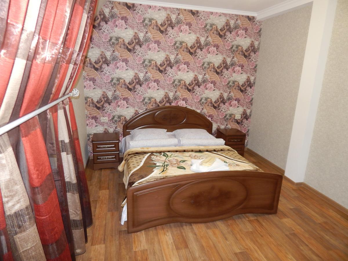 Guest House On Yasnopolyanskaya St. 叶森图基 外观 照片